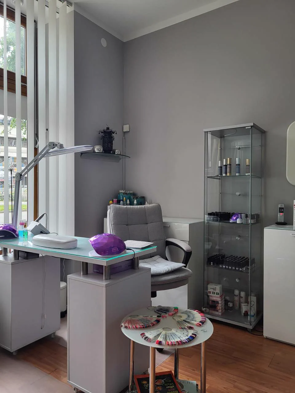 Manikuere Arbeitsplatz im Studio